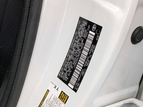 Used 2024 Toyota Prius LE FWD image 34