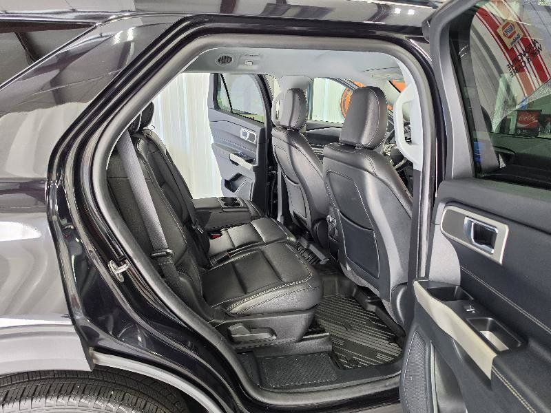 Used 2020 Ford Explorer XLT w/ Equipment Group 202A AWD/4WD image 18