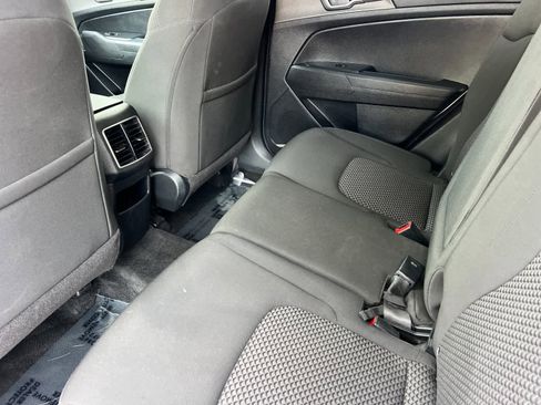 Used 2023 Kia Sportage LX image 4