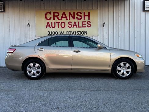 Used 2011 Toyota Camry LE image 8