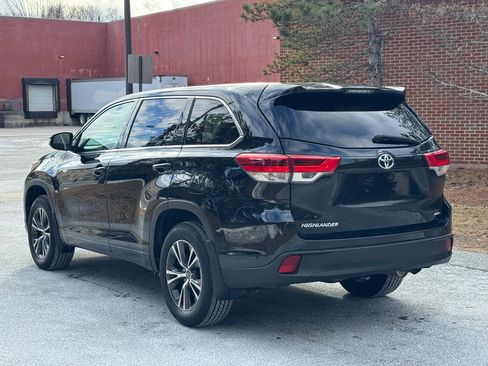 Used 2018 Toyota Highlander LE image 4