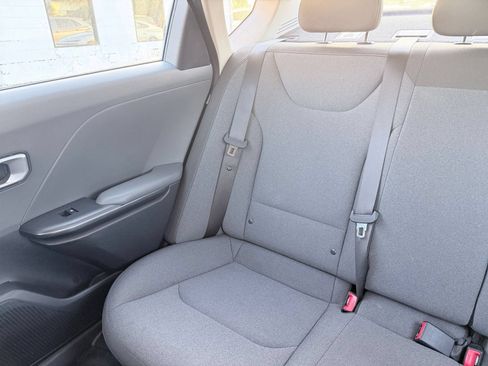 Used 2025 Kia K4 FWD image 38
