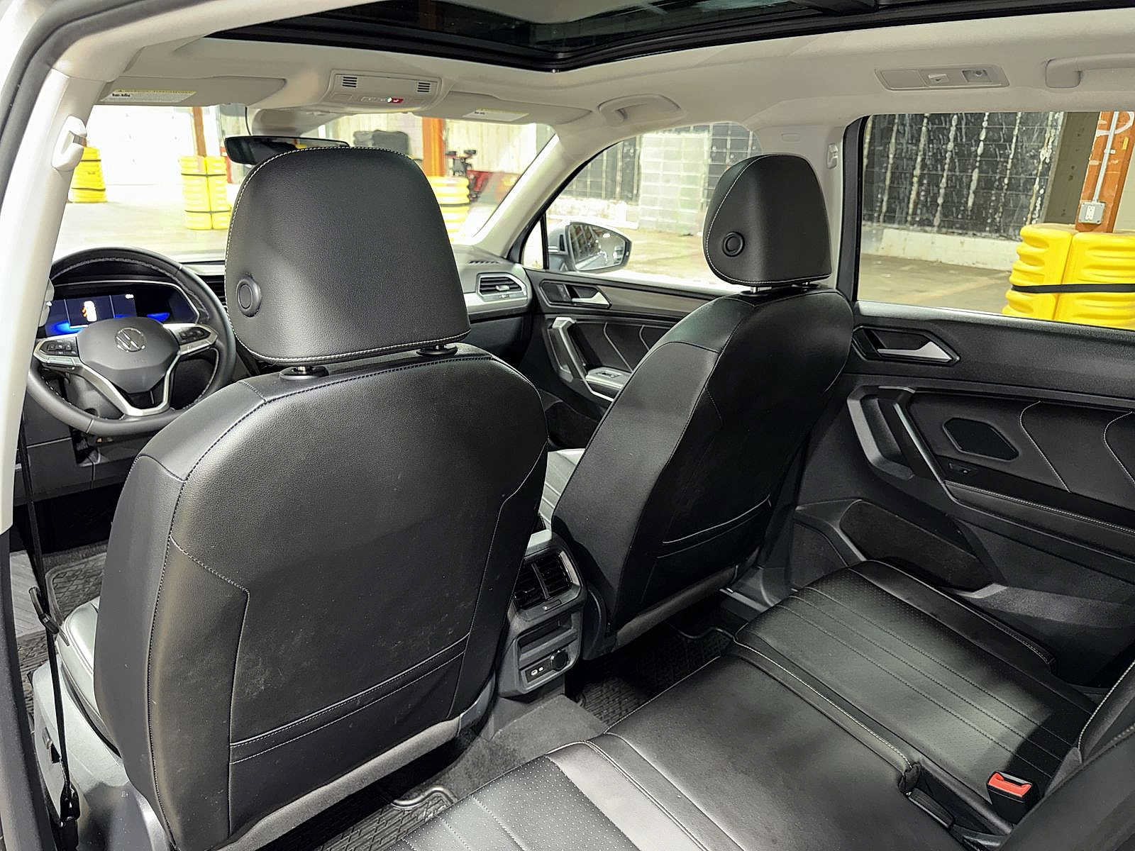Used 2023 Volkswagen Tiguan SE w/ Panoramic Sunroof Package FWD image 28