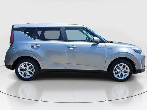 Used 2024 Kia Soul LX w/ Option Group 015 FWD image 4