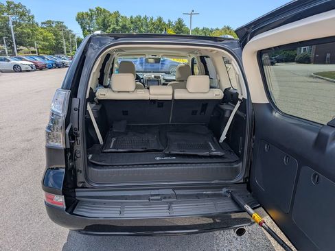 Used 2021 Lexus GX 460 Premium w/ Premium Package AWD/4WD image 14