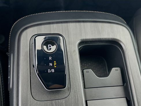 Used 2025 Nissan Ariya FWD image 25