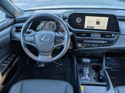 Certified 2024 Lexus ES 300h w/ Premium Package image 16