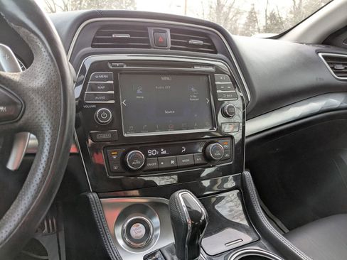 Used 2016 Nissan Maxima SR w/ Midnight Edition image 21