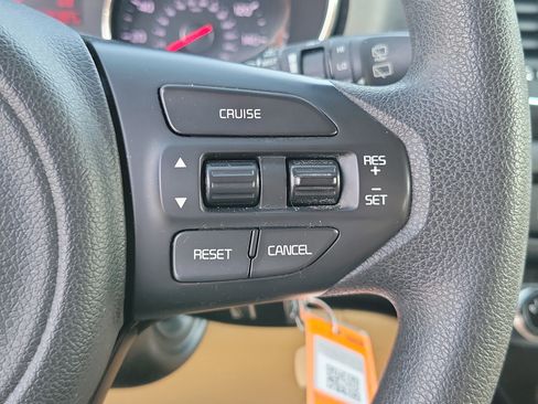 Used 2016 Kia Sedona LX w/ LX Convenience Package FWD image 24