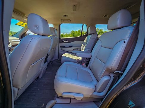 Used 2020 GMC Acadia SLT w/ LPO, Floor Liner Package FWD image 33
