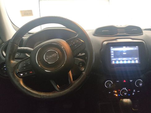 Used 2020 Jeep Renegade Altitude FWD image 22