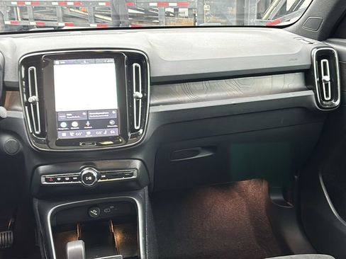 Certified 2023 Volvo C40 P8 Recharge Ultimate AWD/4WD image 8