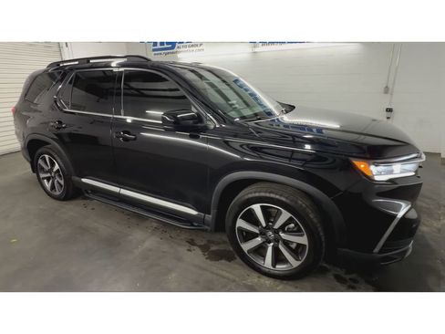 Used 2023 Honda Pilot Touring image 2