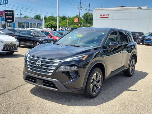 Used 2025 Nissan Rogue SV FWD image 2