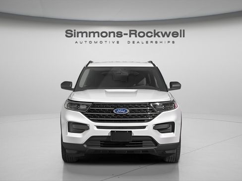 Used 2023 Ford Explorer XLT w/ Equipment Group 202A image 4