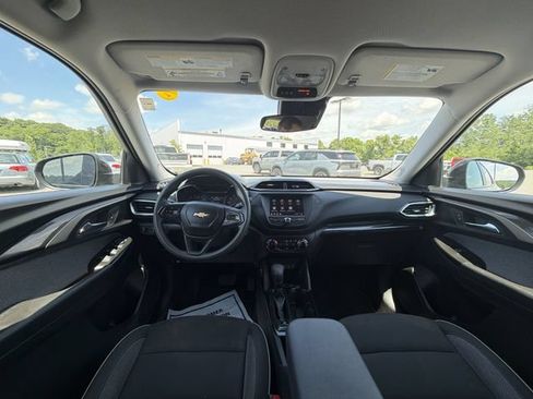 Used 2023 Chevrolet TrailBlazer LT FWD image 21