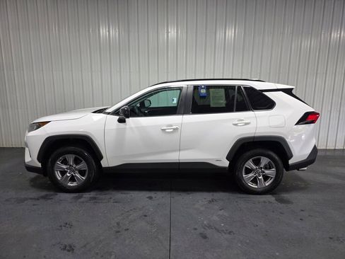 Used 2022 Toyota RAV4 LE AWD/4WD image 4
