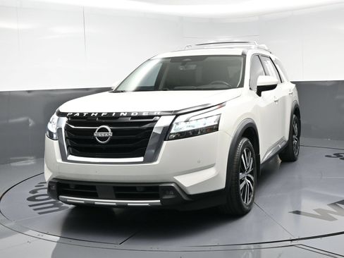 Used 2023 Nissan Pathfinder Platinum AWD/4WD image 11