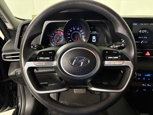 Used 2023 Hyundai Elantra SEL FWD image 19