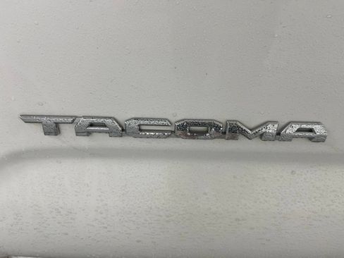 Used 2016 Toyota Tacoma SR5 AWD/4WD image 16