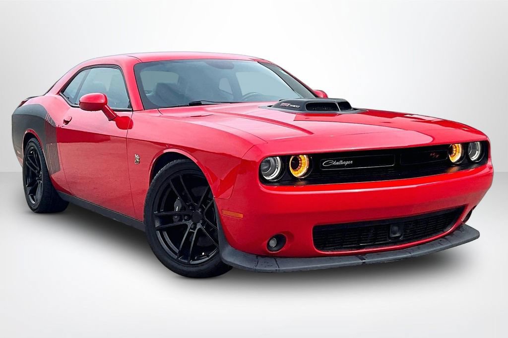 Used 2016 Dodge Challenger R/T Scat Pack RWD image 3