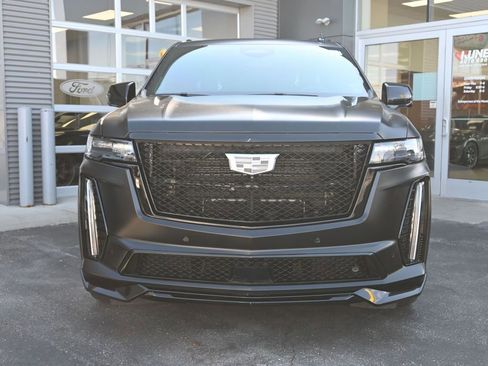 Used 2023 Cadillac Escalade V w/ LPO, ONYX Package image 12