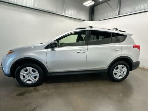 Used 2014 Toyota RAV4 LE AWD/4WD image 2