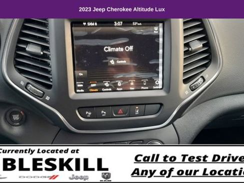 Used 2023 Jeep Cherokee Altitude Lux image 17