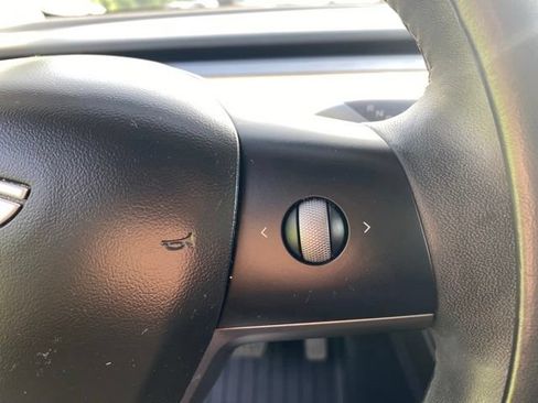 Used 2021 Tesla Model Y Long Range AWD/4WD image 23