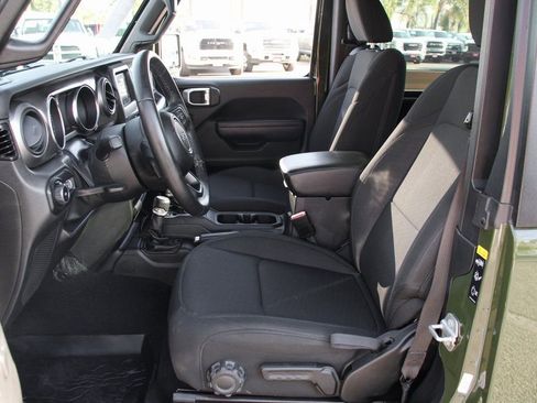 Used 2022 Jeep Wrangler Sport S image 17