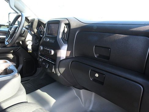 Used 2022 Chevrolet Silverado 2500 Custom w/ Custom Value Package image 22