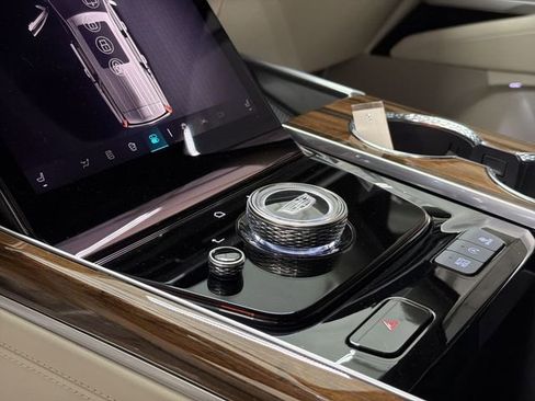 Certified 2025 Cadillac Escalade Sport Platinum image 23