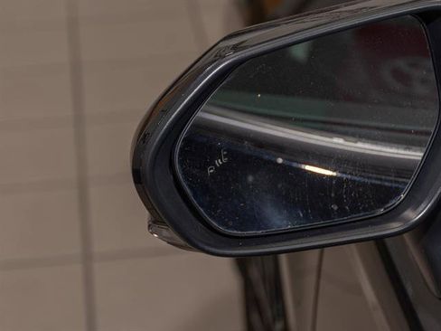 Used 2025 Toyota Camry SE image 6