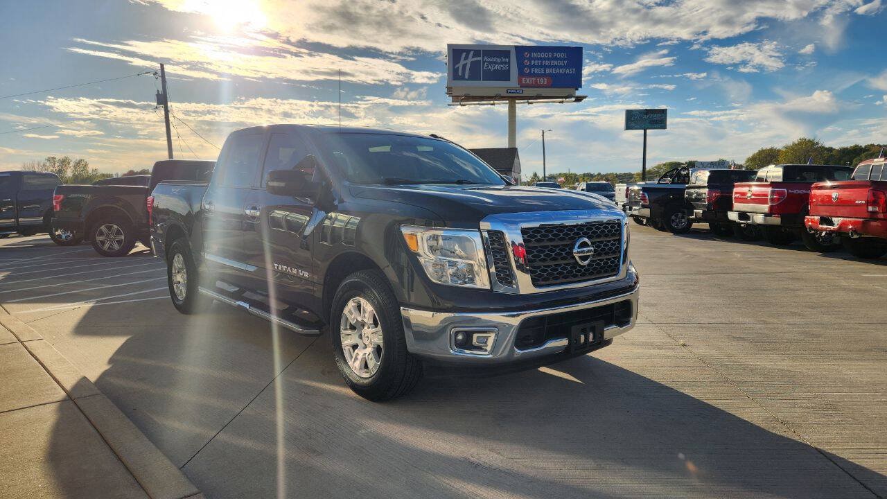 Used 2018 Nissan Titan SV AWD/4WD image 8