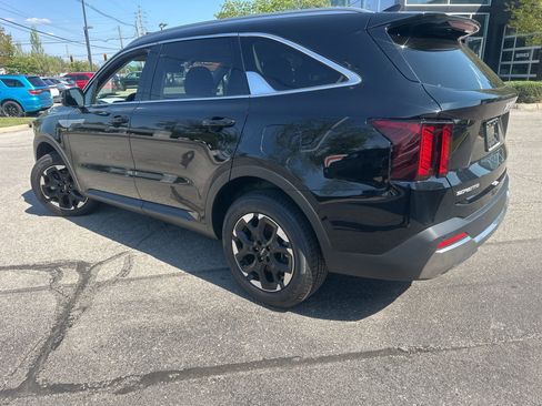 Used 2024 Kia Sorento S AWD/4WD image 2