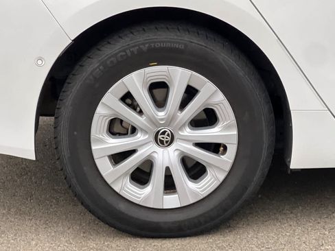 Used 2022 Toyota Prius LE FWD image 20