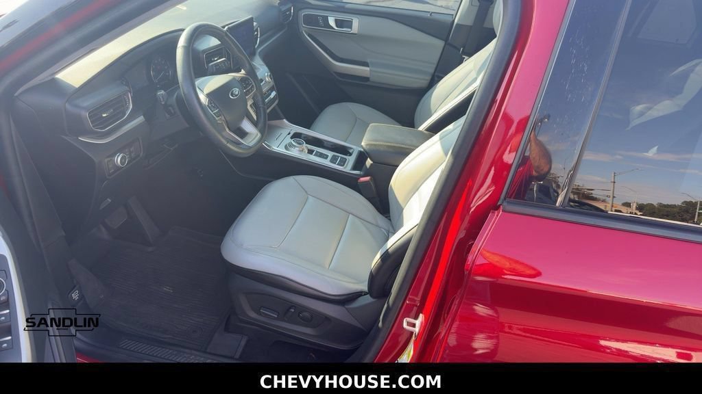 Used 2021 Ford Explorer XLT w/ Equipment Group 202A RWD image 11