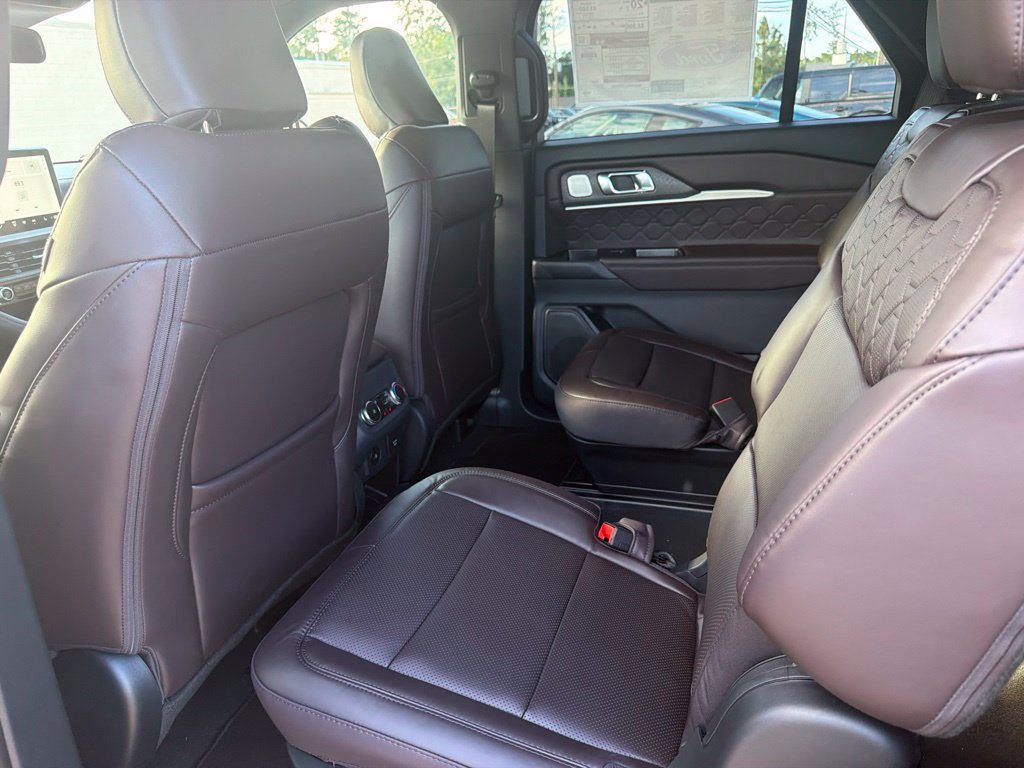 New 2027 Ford Explorer Platinum w/ 3.0L Ultimate Package AWD/4WD image 15