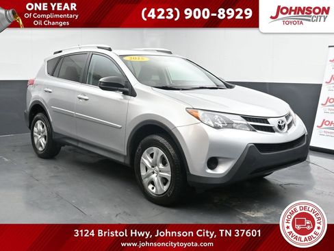 Used 2015 Toyota RAV4 LE image 1