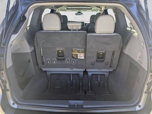 Used 2020 Toyota Sienna XLE Premium image 5