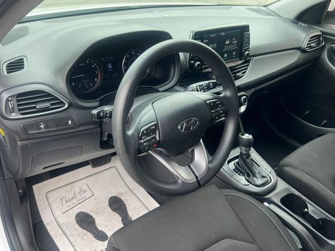Used 2019 Hyundai Elantra GT FWD image 14