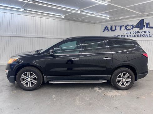 Used 2017 Chevrolet Traverse LT image 8