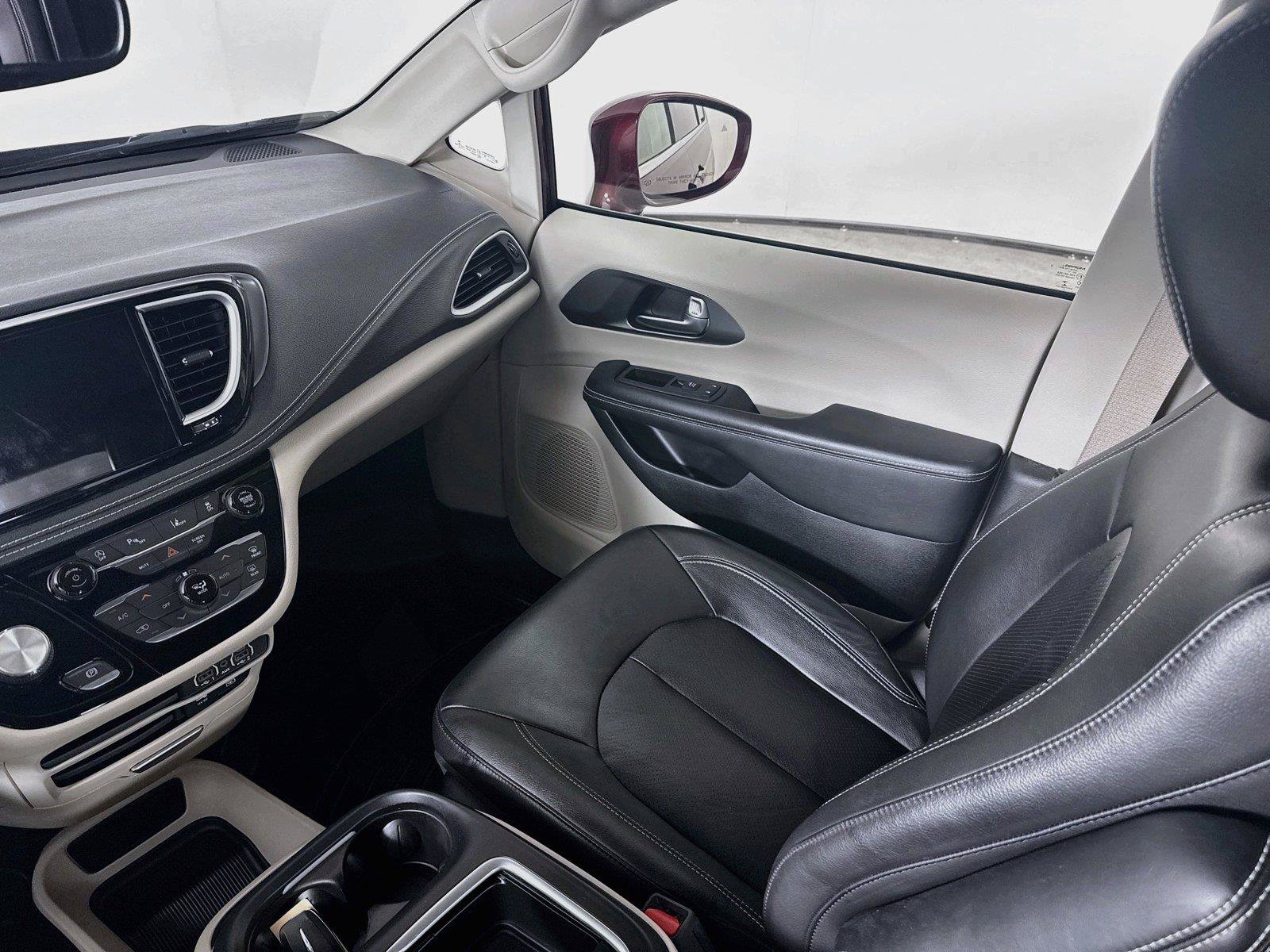 Used 2022 Chrysler Pacifica Touring-L AWD/4WD image 24