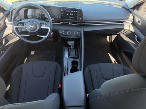 New 2026 Hyundai Elantra SE image 10