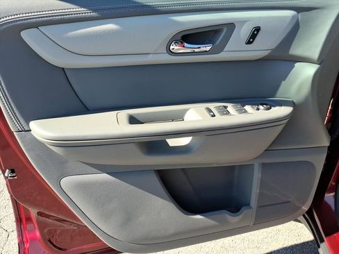 Used 2016 Chevrolet Traverse LT w/ Style and Technology Package image 16