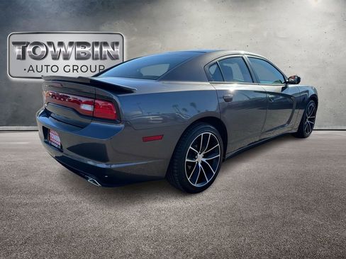 Used 2014 Dodge Charger SE w/ Connectivity Group image 4