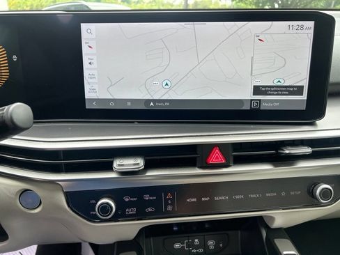 Certified 2024 Kia Sorento S w/ Panoramic Sunroof Package AWD/4WD image 21