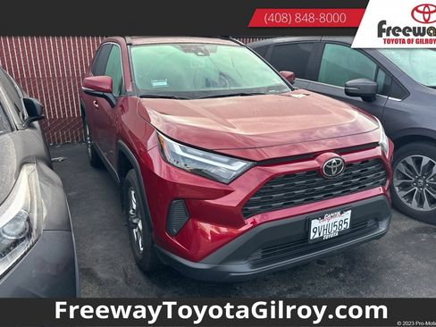 Used 2025 Toyota RAV4 XLE image 1