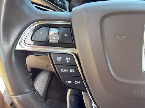 Used 2023 Lincoln Nautilus Reserve AWD/4WD image 13