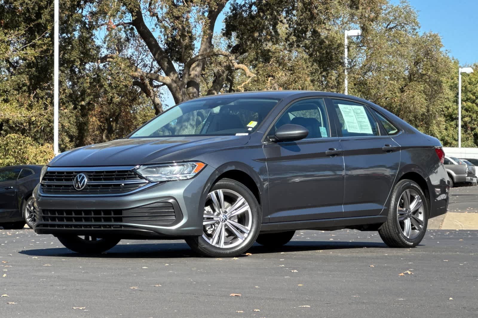 Used 2022 Volkswagen Jetta SE FWD image 1